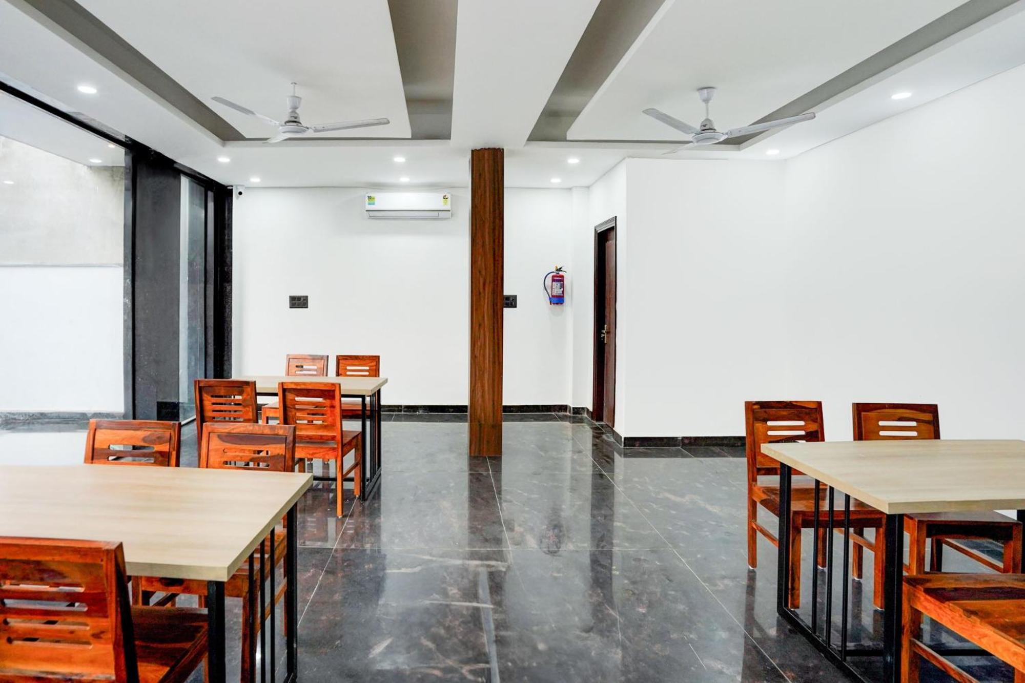 Super Collection O 63 A Noida Hotell Eksteriør bilde