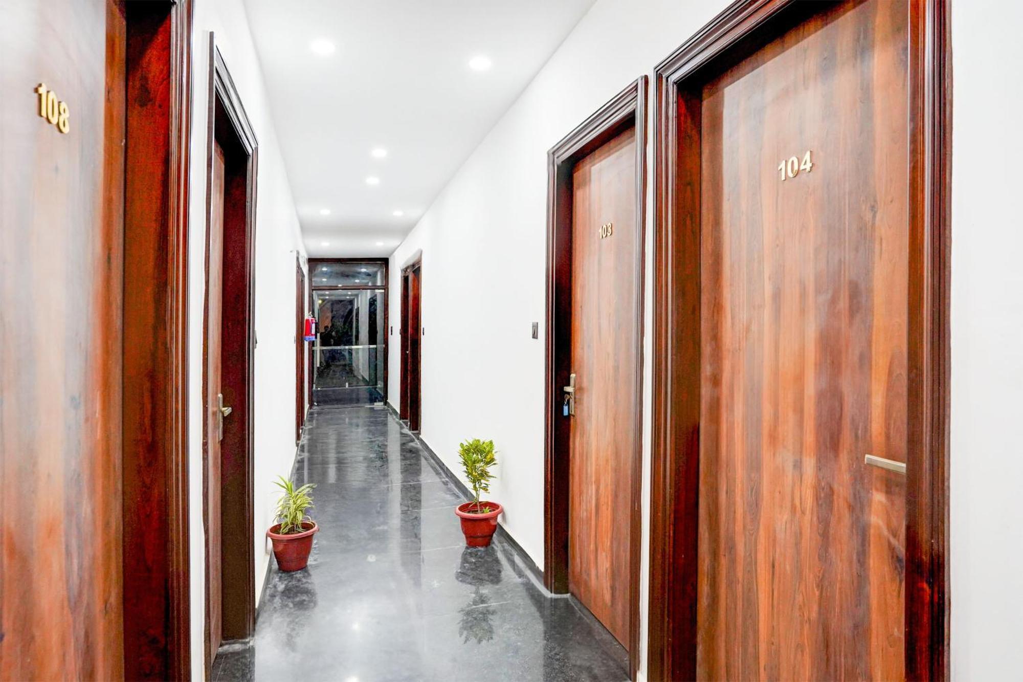 Super Collection O 63 A Noida Hotell Eksteriør bilde